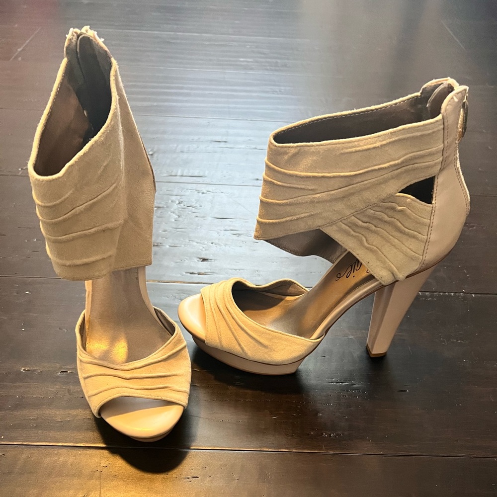 Nude, open-toe Fergie sandals. Size 7.